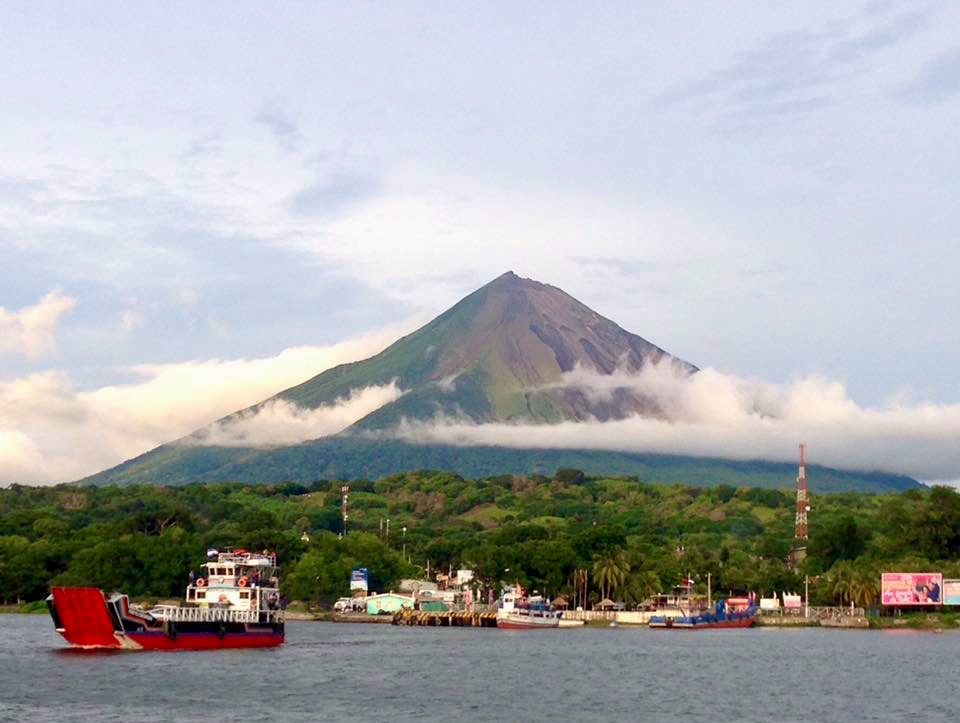 Volc&aacute;n Concepci&oacute;n from the port